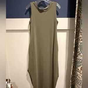 Chic Sleeveless Dress with high side hem in Olive Size S like new!